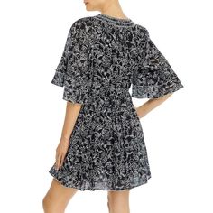 Parker Womens Lindsay Smocked Floral Mini Fit & Flare Summer Dress Short Bell Sleeve Bak Zipper Brand New Black & White Print 100% Cotton Size: Small New Chic Smock Beach Dress, Chic Beach Smock Dresses, Black V-neck Dress With Smocked Bodice, Casual Black Smocked Beach Dress, Black Short Sleeve Smocked Dress, Casual Black Smocked Dress For Beach, Smocked Mini Beach Dress, Black Smocked Sundress For Beach, Black Short Sleeve Smocked Dress For Spring