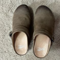 Like New - Worn 3 Times - Dansko Berry Slip-On Mule Clogs For Women. Mushroom Color. Comfortable Round Toe Mules With Arch Support, Comfortable Mules With Arch Support, Round Toe, Comfortable Mules With Arch Support And Round Toe, Comfortable Closed Toe Clogs With Cushioned Footbed, Comfortable Closed Toe Clogs With Leather Footbed, Comfortable Clogs With Removable Insole, Slip-on Clogs With Ortholite Insole And Round Toe, Comfortable Clogs With Ortholite Insole, Comfortable Closed Toe Clogs With Arch Support