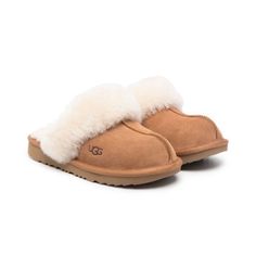 Brand New Big Kids Size+1.5=Womens Size Uh Slippers, Uggs Slippers Aesthetic, Slipper Uggs, Ugg Cozy Slipper, Ugg Slipper, Uggs Slippers, Cozy Slippers Ugg, Ugg Slippers Kids, Ugg Slides Kids