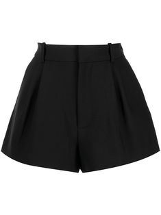 black logo plaque pleat detailing concealed front fastening two side slit pockets rear welt pocket thigh-length Dress Shorts Women, Farfetch Black Shorts, Black Trouser Shorts, Black Tailored Shorts, Black Short Pants, Black Shorts Women, Black Pleated Shorts, Short Elegantes, Black Dress Shorts