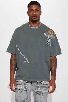 Mens Streetwear Shirts, Mens Athletic Style, Trendy T Shirts Men, Men Graphic Tees Street Style, Mens T Shirt Print Design, Guys Streetwear Outfits, Streetwear Prints, Oversized Tshirt Men, Oversized Tshirt Outfit Men