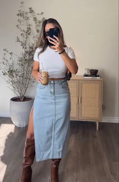 Denim Skirt Outfit Ideas, Country Concert Outfit Ideas, Country Concert Outfits, Denim Skirt Outfit, Skirt Outfit Ideas, Bota Country, Concert Outfit Ideas, Denim Skirt Outfits