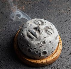 Air Dry Clay Face Pots, Incense Holder Ceramics, Air Dry Clay Cone Incense Holder, Pottery Incense Burner, Backflow Incense Burner Diy, Moon Clay Art, Air Dry Clay Ideas To Sell, Incense Burner Diy, Incense Holder Clay Diy