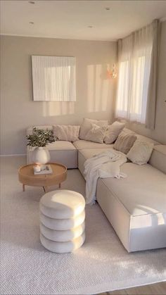 A picture of a scandinavian living room. Cozy and minimal. Apartment Living Room Design, Dream Apartment Decor, Future Apartment Decor, Home Design Living Room, Decor Home Living Room, Apartment Inspiration, Living Room Decor Apartment, Living Room Inspo