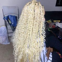 Blonde Bohemian Knotless Braids, Bohemian Knotless Box Braids, Blonde Boho Knotless Braids, Red Braiding Hair, Bohemian Goddess Braids, Burgundy Curly Hair, Classic Box Braids, Smelly Hair, Bohemian Braided Hair