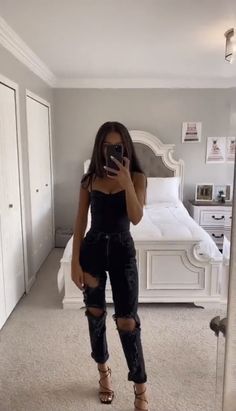 Winter Baddie, Trendy Outfits 2020, Jeans Trendy, Chop Recipes, Teenage Outfits, Teriyaki Salmon, Boujee Outfits, Outfit Jeans, Pork Chop