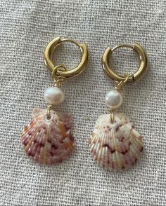 Homemade Shell Jewelry, Diy Seashell Earrings, Shell Earrings Diy Seashell Jewelry, She’ll Earrings, How To Make Shell Jewelry, Handmade Shell Jewelry, Sea Shell Jewelry Aesthetic, Shell Earrings Diy, Shell Diy Jewelry