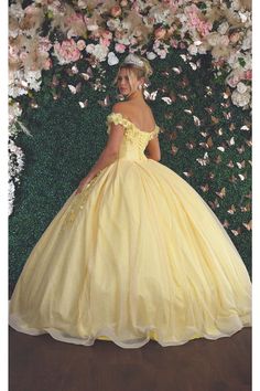 Escalate your grand entrance into a whole new level in this gorgeous quinceanera ball gown. Features: Off the shoulder, floral applique, sweetheart neckline, glitter all over, corset/lace up back. Perfect for a quinceanera, pageant, sweet 16, and the ivory color looks great as a wedding dress. (Please note: Slight natural fall out of glitter may occur 1st couple of try ons) 4 6 8 10 12 14 16 18 20 BUST 33 34 36 38 40 43 46 48 50 WAIST 25 26 28 30 32 35 38 40 42 HIP 37 38 40 42 44 47 50 52 54 Ballgown Skirt, Lace Mermaid Dress, Jersey Prom Dress, May Queen, Crystal Embroidery, Quince Dress, Mermaid Evening Gown, Trumpet Dress, Cocktail Formal