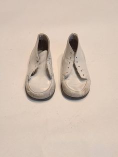 70s baby shoes, size 5 1/2 EEE, white walking shoes, toddler, vintage walking shoes, training Insole 5.5 Ball of foot 2.25 White Leather No laces White Closed Toe Sneakers For Walking, White Closed Toe Walking Sneakers, White Closed Toe Walking Shoes, White Walking Shoes, 70s Sunglasses, Victorian Blouse, Beige Heels, Baby Shoe Sizes, Crib Shoes