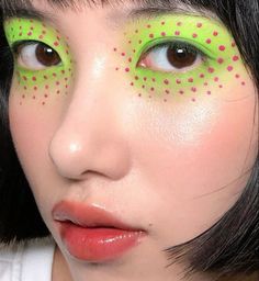 Playful Eye Makeup, Funky Eye Makeup, Chanel Diy, Green Make Up, Aesthetic Chanel, Camp Fashion, Artsy Makeup, Funky Makeup, Vampire Bride