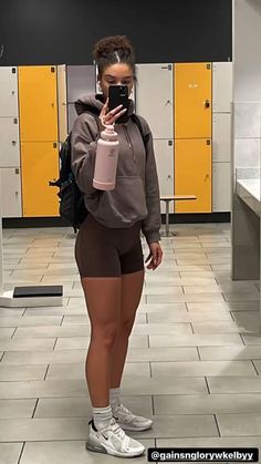 Gym fit   • Sweatshirt   • Sports bra   • Nike shoes   • Biker shorts   • Water bottle   • Back pack Rich Sporty Aesthetic, Athlete Fits, Fit Baddie, Workout Outfit Ideas, College Athlete, Modest Gym, Modest Workout, Modest Gym Outfit, Gym Ootd