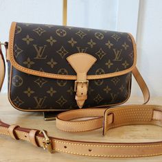 Great Great Great Condition Louis Vuitton Sologne, No Dark Patina. No Rubs On The Edges, Some Strong Leather Smell Inside. Date Code Is Sl0064, Also Comes With Authentication Card. No Stains Or Marks. Dimension In The Photos, Sling Is Up To 34 Inches Adjustable. No Stains Inside And Outsode. Purchase On Pp For 1300. This Bag Has Been Long Discontinued. Bags Louis Vuitton, Louis Vuitton Bags, Louis Vuitton Bag, Patina, Bag Lady, Louis Vuitton, Shoulder Bag, Leather