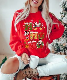 Disney Christmas Sweatshirts Women, Christmas Sweaters Family, Couples Christmas Shirts, Disney Christmas Outfits, Mickey Minnie Christmas, Harry Potter Halloween Party, Christmas Hope, Disney Christmas Jumper, Disneyland Christmas