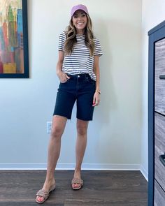 How To Wear Bermuda Shorts, Everyday Mom Style, Blue Denim Top, Dark Denim Shorts, Mom Outfit, Shorts For Summer, Denim Chic, Crisp White Shirt, Dark Wear