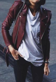 burgundy belted leather jacket. white tee. black denim. street style. Jeans Trend, Minako Aino, Mode Tips, Blazer Outfit, Jacket Outfit