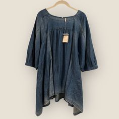 Free People Denim Chambray Swing Top. New With Tags. Size Small. I Would Say This Fits True To Size. Love The Side Pockets! Chambray Denim Dress With Relaxed Fit, Relaxed Fit Chambray Denim Dress In Medium Wash, Relaxed Fit Denim Blue Chambray Dress, Relaxed Fit Chambray Denim Dress, Relaxed Fit Medium Wash Denim Top, Light Wash Relaxed Fit Denim Top, Relaxed Fit Denim Top In Denim Blue, Relaxed Fit Denim Blue Denim Top, Oversized Dark Wash Denim Dress