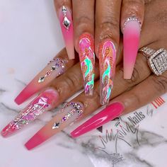 Image may contain: one or more people and closeup Short Acrylic Nails Designs, Simple Nail Designs, Coffin Nails Designs, Bling Nails, Pretty Acrylic Nails, Best Acrylic Nails, Long Acrylic Nails, Gold Nails