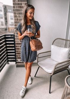 Work Dress And Sneakers, White Sneakers Outfit Dress, Veja Sneakers Outfit Women Dress, Spring Dress With Sneakers, Veja Sneakers Outfit Summer, Dressy Sneakers Outfit, Dress And Sneakers Outfit Casual, Work Sneakers Outfit, Sundress With Sneakers