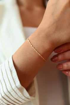 14k Solid Gold Sequin Faceted Chain Bracelet, Dainty Bracelet, Thin Chain Bracelet,Minimalist Handmade Real Gold Bracelet, Best Price Material: 14k Solid Gold (Not Gold Filled or Gold Plated) Karat: 14K (real gold) 585 Gold Color: Yellow Gold Closure: Spring Ring Chain width: 1.5 mm This bracelet is made with real 14k gold and is stamped with the appropriate 14k metal stamp 585. The perfect birthday or holiday (Valentines Day, Hanukah, Christmas, Mothers Day...etc.) gift! As with all of our prod Real Gold Bracelet, Fantasy Earrings, Solid Gold Bracelet, Bar Necklace Personalized, Bracelet Minimalist, Ring Chain, Snake Jewelry, Gold Bar Necklace, Dainty Bracelet