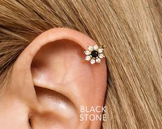 18G black stone Flower Cartilage Hoop Earring. A perfect gift for birthdays, anniversaries, bridesmaids, graduations, friendships and sisters. PLEASE NOTE: These hoops are Teeny Tiny! Please check the measurement using our sizing guide to ensure a proper fit. * Made with thick 18k gold plated on 925 Sterling Silver * Inner Hoop Diameter: 6 mm / gauage 18g * Hypoallergenic & Suitable for Everyday Wear Options * "Single 1 Earring" - refers to 1 individual earring * "Pair 2 Earrings" - refers to 2 Tragus Earrings Hoop, Lobe Earrings, Helix Earring, Cartilage Earrings Hoop, Cartilage Hoop, Ear Stack, Tragus Earrings, Helix Earrings, Earrings Ear