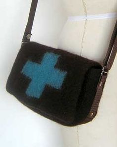 Felted Messenger Bag with Contrasting Cross Love Projects, Messenger Bag Patterns, Hot Pockets, Needlework Crafts, Knitting Bag, Knitted Wit, Leather Cuffs Bracelet, Felt Bag, Knitting Accessories