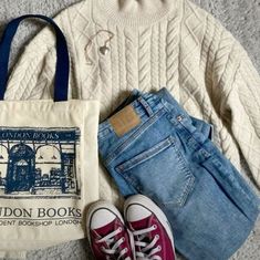 Rory Gilmore outfit inspo #gilmoregirls #gilmore #rory #rorygilmore #lorelai #lorelaigilmore #downtown #dowtownaesthetic #coffee #books #show #autumn #autumnvibes #outfits #aesthetic #ａｅｓｔｈｅｔｉｃ #aesthetics #gilmoregirlsaesthetic #pinterestaesthetic #pinterest #n0val1ee @gilmoregirls Autumn Converse Outfit, Outfits With Burgundy Converse, Fall Outfit Converse, Converse Dark Academia, Dark Red Converse Outfit, Downtown Outfits Winter, Downtown Outfits Fall, Cute Downtown Outfits, Maroon Converse Outfit