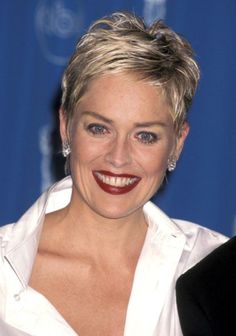 12 Impressive Sharon Stone Short Hairstyles - Pretty Designs Edgy Short Hair, Sharon Stone, Hot Hair Styles, Short Pixie Haircuts