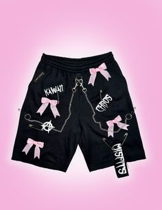 Go ALL OUT with these XTRA XTRA KAWAII jogger shorts! ♡＼(￣▽￣)／♡ These UNISEX shorts are made out of reworked fleece jogger pants and embellished with Bows, patches, Safety pins and chains. Model is wearing size SMALL, size up for a baggy look! PATCHES ARE SUBJECT TO CHANGE. If you need a different size or color, please email us at contact@shaykawaii.com SIZE CHART: US SIZE *Note that our sizes may vary slightly from the size chart depending on fabric and style. Please allow up to 1-inch differen Chevron Outfit, Fairy Festival, Pink Bows, Safety Pins, Tripp Nyc, Jogger Shorts, Fairy Grunge, Fleece Joggers, Black Bow