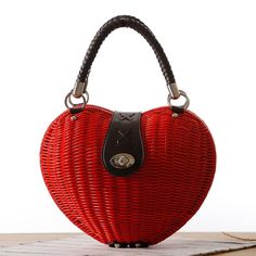 designer heart shape luxury handmade rattan handbag Rattan Handbags, Big Handbags, Summer Handbags, Woven Handbags, Lv Bags, Straw Handbags, Authentic Designer Handbags, Rattan Bag, Red Handbag