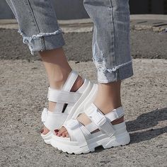 Lasaky - Platform Sandals - Chunky Sole Sporty Sandals Singles Inferno, Pinterest Pretty, White Platform Sandals, Sporty Sandal, Women Platform Sandals, White Shoe, White Platform, Chunky Sandals, Buckle Shoes