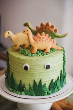 36+ DIY Dinosaur Cake Ideas That Anyone Can Make T Rex Cake, Dinosaur Birthday Cake, Kids Birthday Cakes, Cake Decorating Party, Second Birthday Cakes, Friends Birthday Cake, Diy Dinosaur