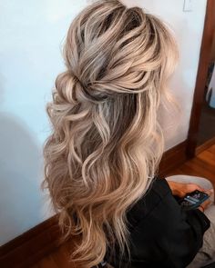 Voluminous Bridal Hair Half Up Half Down, Textured Bridal Hair Half Up, Half Up Half Down Upstyle, Prom Hair Beach Waves Half Up, Beach Waves Hair Updo, Beach Waves Half Up, Lose Curls Half Up Half Down, Half Up Half Down Wedding Hair Beach Waves, Beach Waves Wedding Hair Half Up