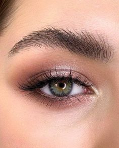 Make Up Yeux, Trending Summer Nails, Bentuk Alis, Eye Makeup Images, Large Skirt, Prom Eye Makeup, Classic Makeup, Formal Makeup, Wedding Mehndi