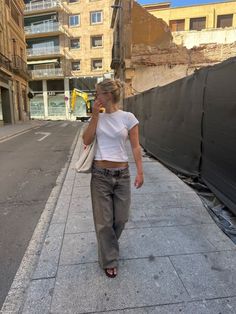 Celebrities Wearing Converse, Scandi Fashion, Daily Outfit Inspiration, Outfits With Converse, Instagram Foto, Mode Inspiration