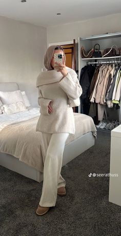 #modestwear #modestwear #modestwearinspiration #modestinspiration #hijabi #hijabiinspiration #outfit #outfitinspo #outfitinspiration Hijabi Uggs Outfit, Modest Interview Outfit Hijab, Hijabi Winter Outfits Modest Fashion, Fall Maxi Skirt Outfits, Spirit Jeans, Hijab Fits, Maxi Skirt Fall, Hijab Fashion Summer