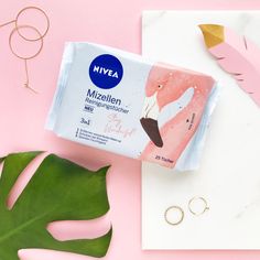 Kommt gut ins Wochenende mit unseren NIVEA Mizellen Reinigungstüchern. Für ein frisches, sanftes Hautgefühl – nicht nur nach langen Nächten Nivea Makeup Remover, Nivea Makeup, Environmental Graphic Design, Sanitary Pads, Easy Day, Skin Care Kit, Care Kit, Contact Lens