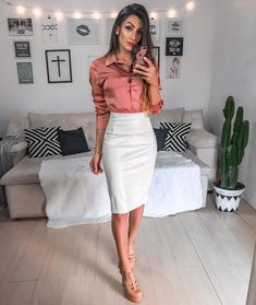 Satijnen Blouses, Elegant Work Outfits, Classy Business Outfits, Fashionable Work Outfit, Professional Work Outfit, Fall Outfits For Work, Classy Work Outfits