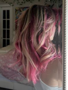 Pink Chunky Highlights, Lavender And Blonde Hair, Pink And Blonde Hair, Chunky Highlights, Hair Inspiration Short, Y2k Pink, Hair A, Dyed Hair, Hair Inspo