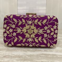 Gorgeous fully handmade clutch. Comes with a detachable chain. ALL SALES ARE FINAL Handmade Clutch, Designer Clutch, Hand Bags, Handbag Purse, Clutch Handbag, Evening Bags, Purses And Handbags, Clutches, Etsy Accessories