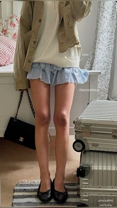 Button Up Shirt And Skirt, Feminine Relaxed Mini Pleated Skirt, Fall Relaxed Mini Skirt, Fall Preppy Mini Pleated Skirt, Preppy School, Summer Button-up Mini Skirt, Spring Vintage Mini Skirt, Fall Fits, 가을 패션