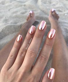 72.7k Likes, 969 Comments - FASHION CONNECTION (@fashion___connection) on Instagram: “Yes or no❓ inspo via @nail_sunny ‼️‼️ For shopping check link in bio • Follow…” Gel Nails Rose Gold, Gold Tone Nails, Rose Gold Gel Nails Ideas, Fall Nails Fair Skin, Fall Nails For Fair Skin, Chrome Color Nails, Gold Rose Nails, Nail Rose Gold, Chrome Coffin Nails