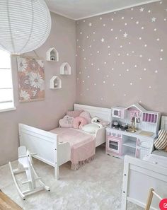 Toddler And Baby Room, Wallpaper Kids Room, Baby Room Organization, Wallpaper Kids, Vinyl Decoration, Kids Bedroom Inspiration, Baby Room Inspiration