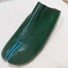 Beautiful handmade leather Japanese Tabi mules with split toe design with a turquoise between toe color design, completely hand stitched from top to bottom. The boots are made with soft supple leather and are very comfortable and will mold to your foot with time. Pre order: Please note these boots are made upon order and will take 4-6 weeks to complete and ship. Handmade with top quality materials and stacked leather soles. The shoes will have minor imperfections do to handmade handling and pain Green Mules With Leather Sole And Round Toe, Green Leather Closed Toe Mules, Green Open Toe Mules With Leather Sole, Green Leather Slip-on Mules, Tabi Loafers, Tabi Flats, Ninja Shoes, Tabi Footwear, Tabi Mittens