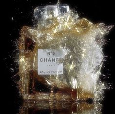 Uk Icon, Parfum Chanel, Chanel No 5, Gold Girl, Gold Aesthetic, Rich Kids, Golden Girl, Glitz And Glam