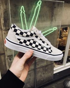 Cute Vans, Latest Fashion Shoes, Tenis Vans, Checkered Vans, Black Checkered, Skateboarder, Vans Sneakers, Latest Shoes, Shoe Obsession