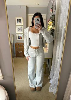 Feminine Outfits Casual, Modest Girly Outfits, Fasion Outfits, Outfit Inspo Casual, Crisp Autumn, Casual School Outfits, Trendy Outfit Ideas, Cute Comfy Outfits