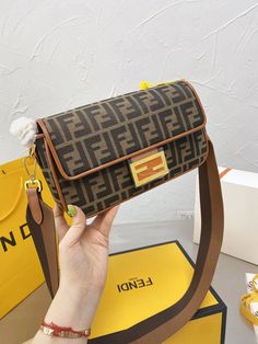 CN - New Collection Bags FEI 136 Top Handbags, Girl Backpacks, Fabric Bag, Sierra Leone, Chanel Handbags, New Bag, Louis Vuitton Handbags, Luxury Handbags, Luxury Bags