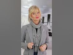 Raffiniertes Schal Styling. #scarf #scarfaddict #scarftutorial #tutorial #howtostyle #howtotie Styling Scarf, Classic Fashion Looks, Scarf Styling, Hijab Style Tutorial, Diy Clothes Videos, Scarf Shirt