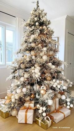 Christmas tree themes ideas for home decoration Flocked Christmas Trees Decorated, Neutral Christmas Decor, Glam Christmas, A White Christmas