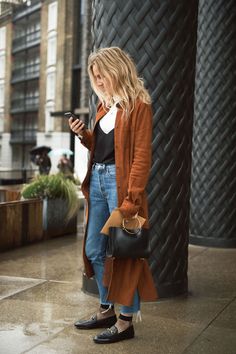 Fashion week Socks Outfit, Socks Style, Jeans Coat, Shoes Socks, Blazer Outfit, Pant Trends, Denim Style